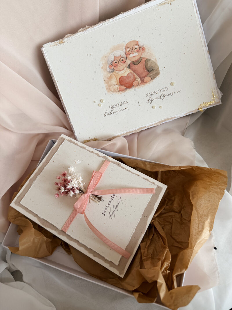 Pudełko z kartką na Dzień Babci i Dziadka